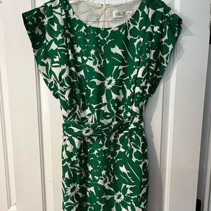 It’s the hottest color 💚Size 14 Green & white floral dress